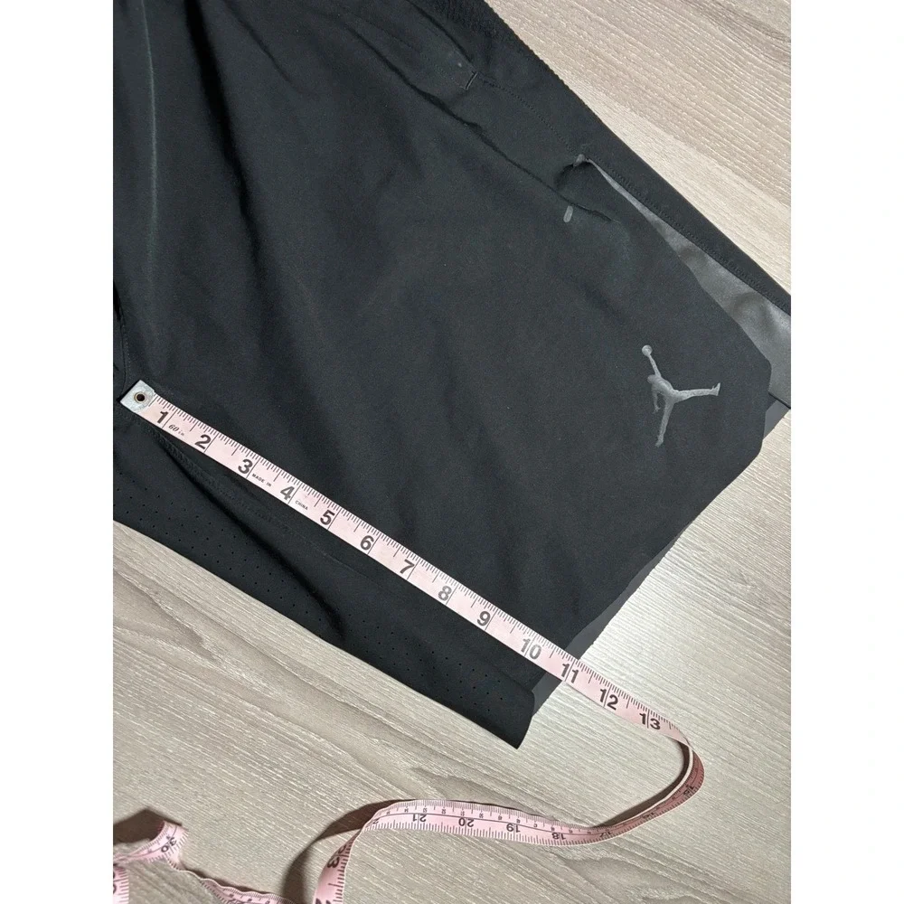 Jordan Mens L Athletic Basketball Shorts Zipper Pockets Mesh Panels Activewear